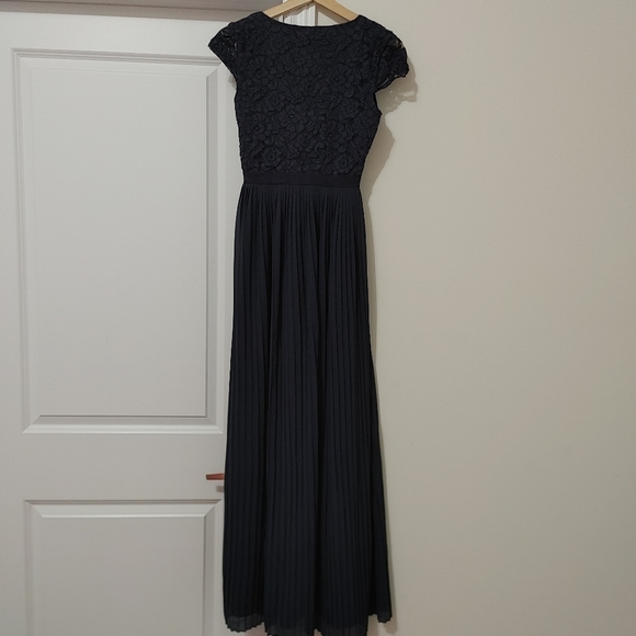 ✅✅ SOLD ✅✅ H&M MAMA Nursing Dress - Picture 2 of 7